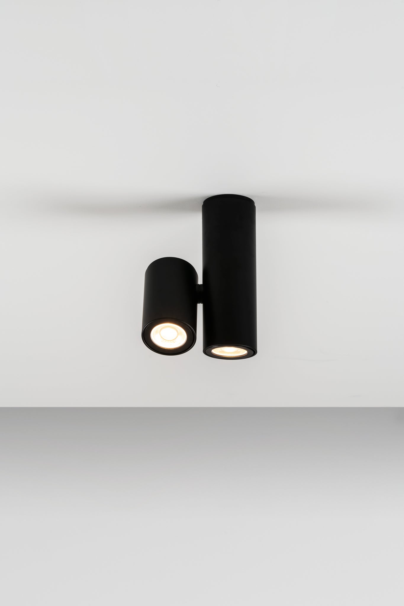 Kronn plafondlamp 2 x GU10 zwart met structuur