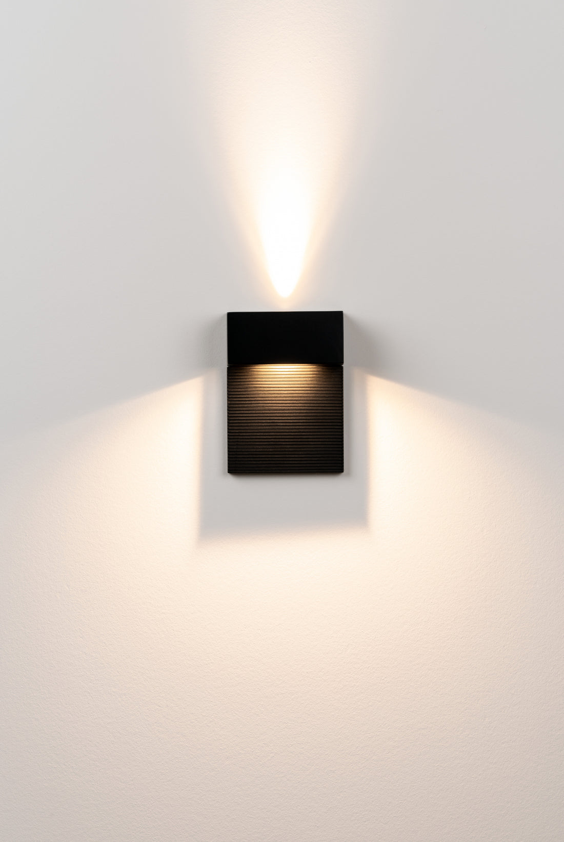 Mini-wandlamp H.15 DOB-LED zwart gestructureerd
