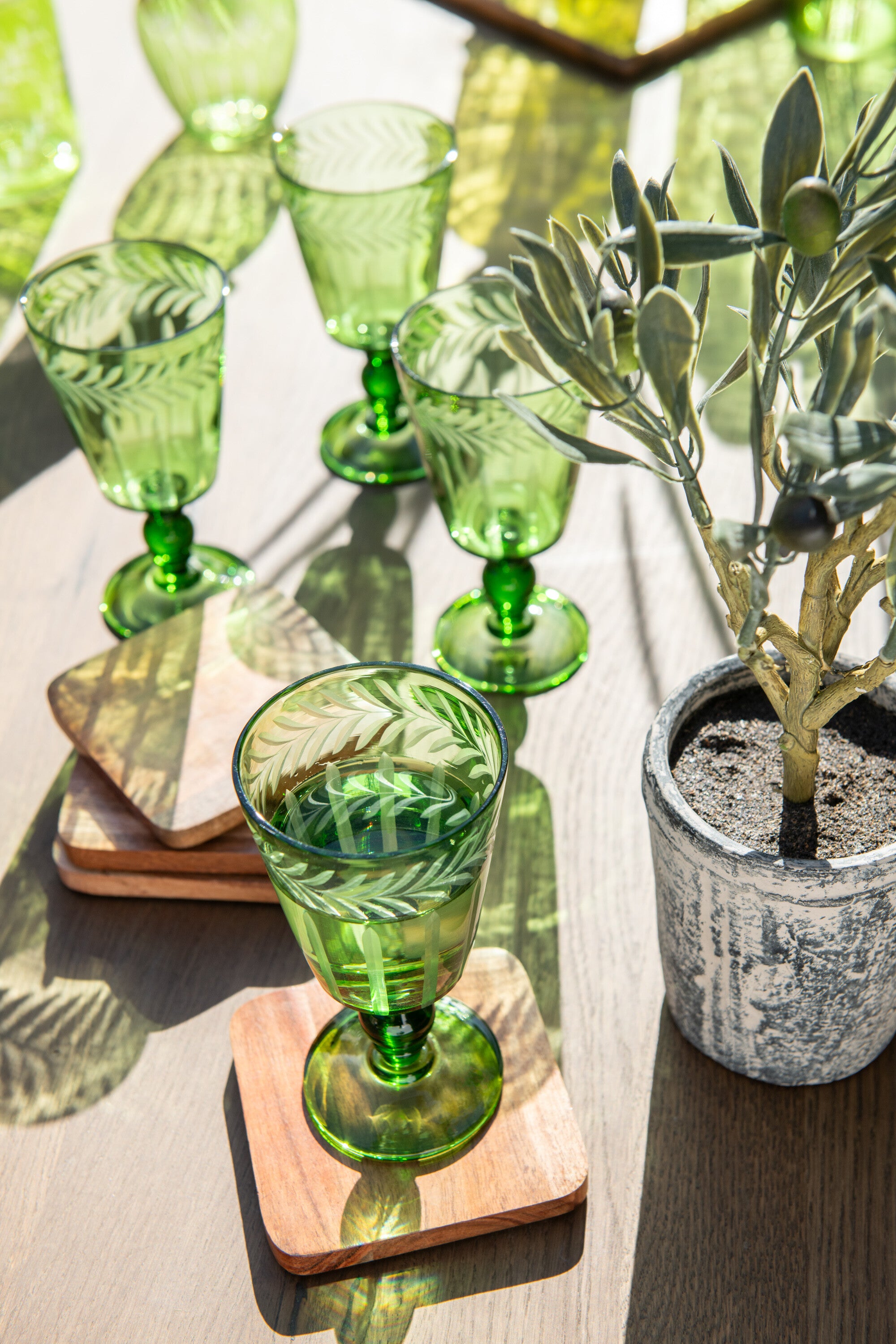 Set van 4 onderzetters vierkant acaciahout donker natuurlijk