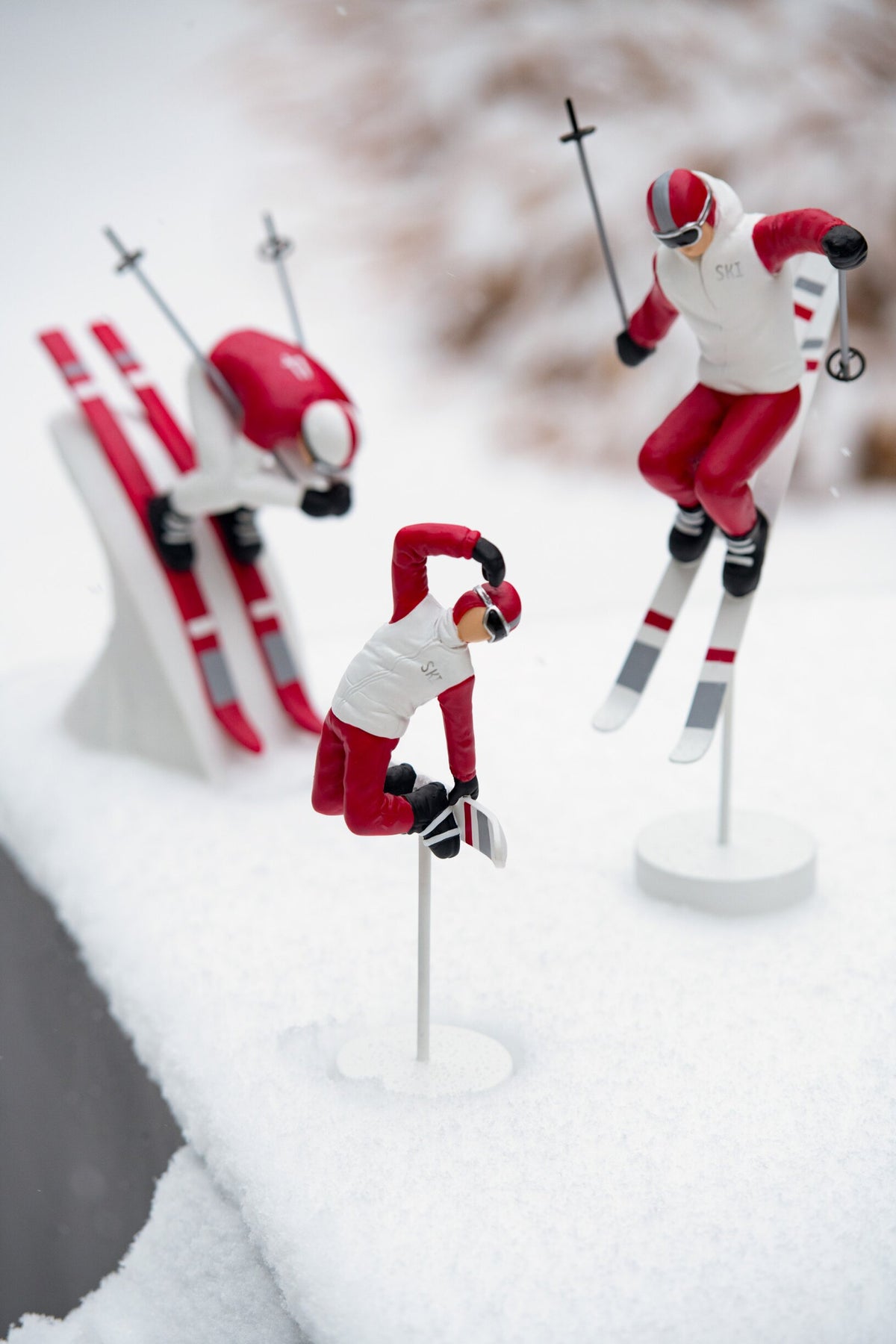 Snowboarder Op Standbeeld Hars Rood/Wit Assortiment Van 2