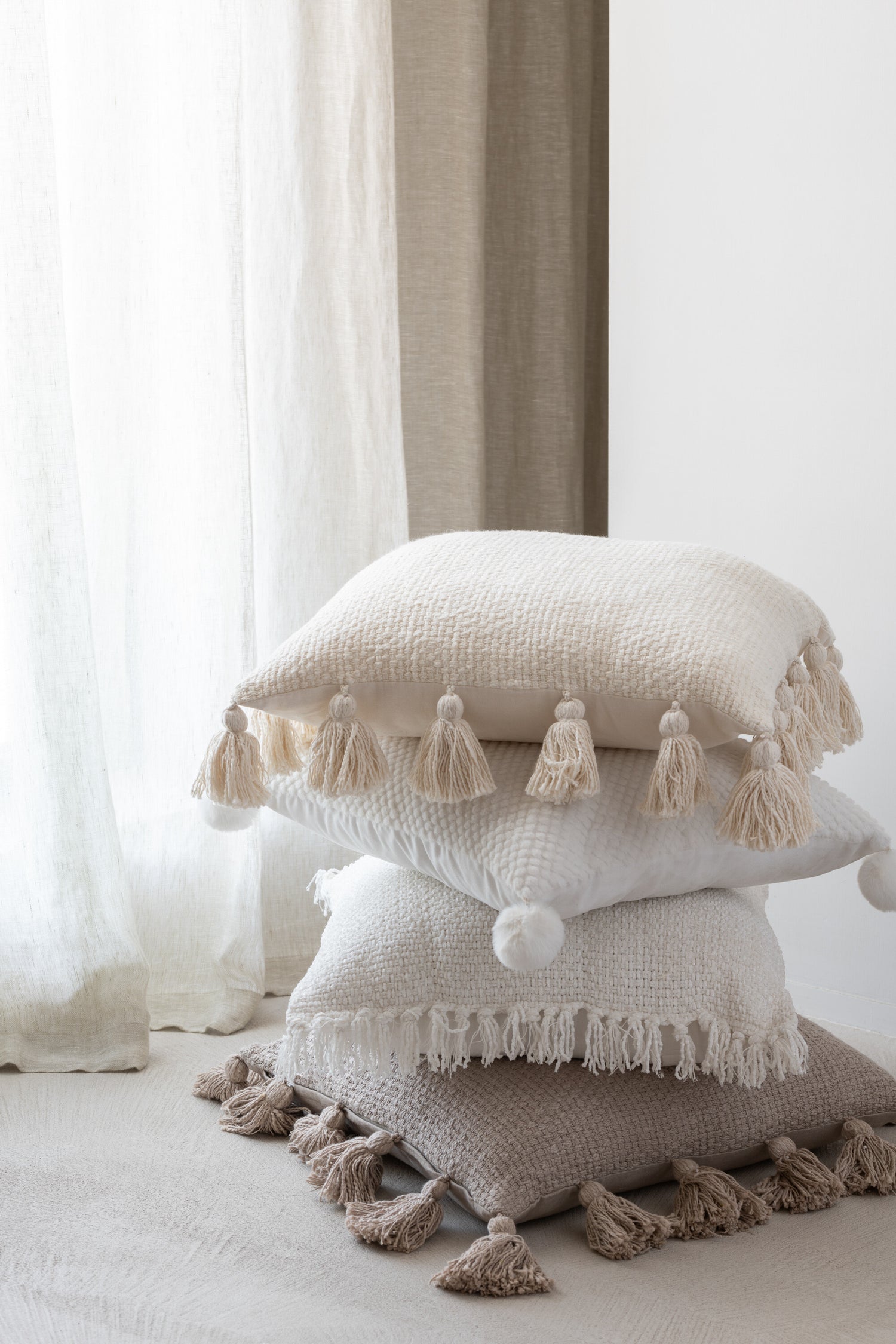 J-Line Kussen Zacht Pompoms Polyester Wit