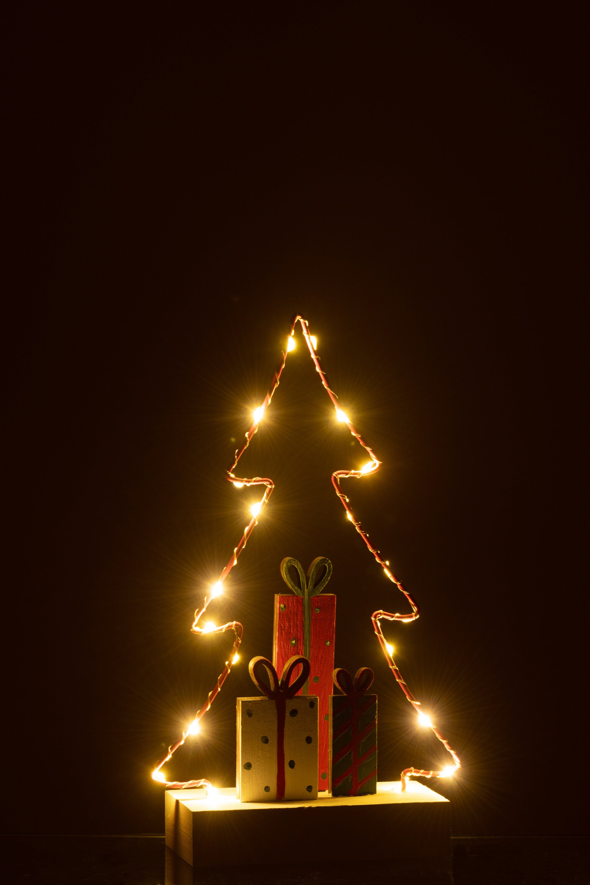 J-Line Christmas Tree+Gifts Led White/Red/Green Small