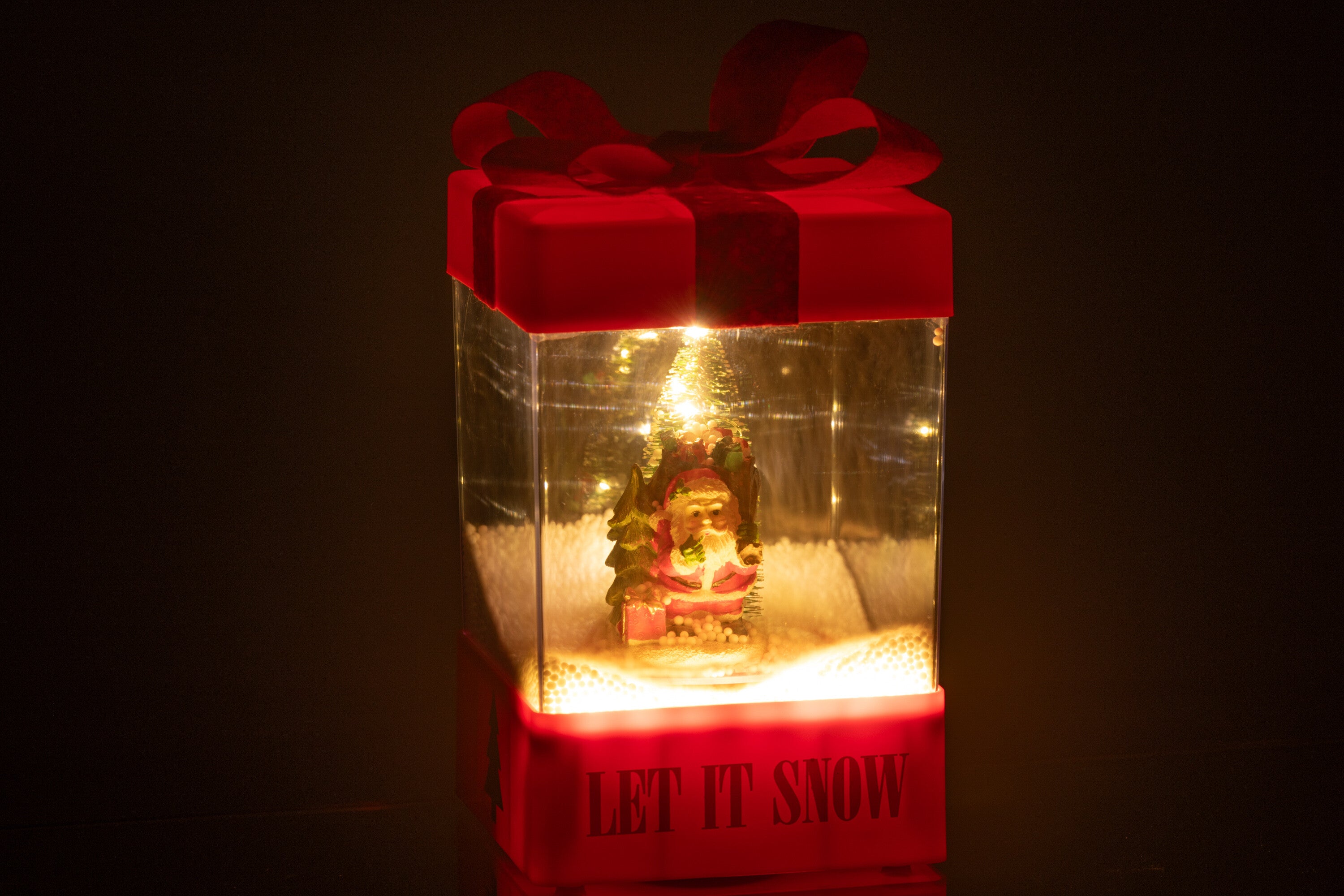 Sneeuwbol cadeaubox met LED Santa van hars