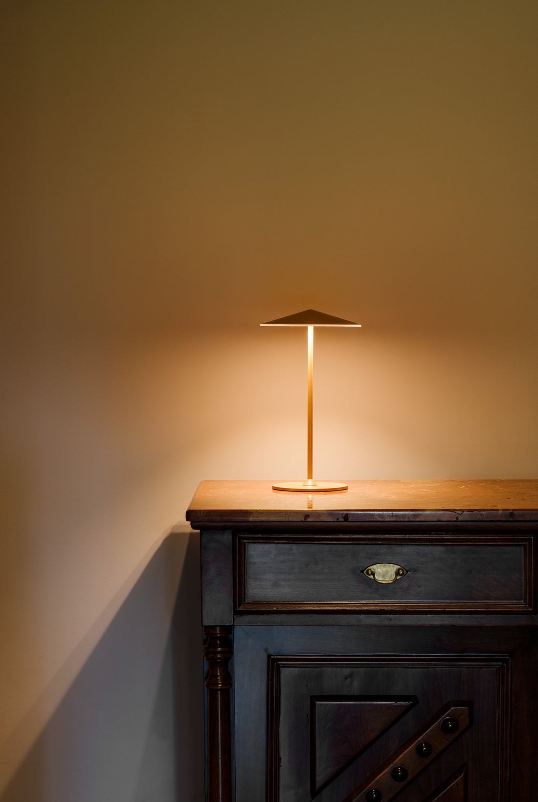 Pla tafellamp LED goudkleurig