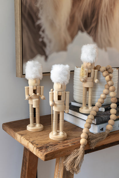 Doos met 3 notenkrakers hout/bont natuurlijk/wit