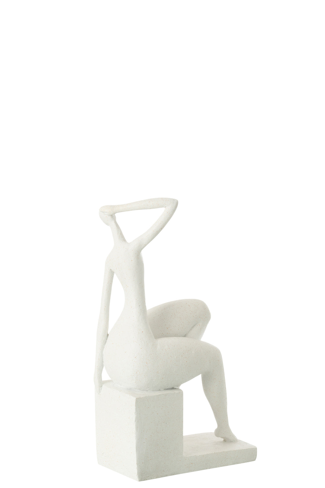 Dame zittend op vierkante hars mat wit