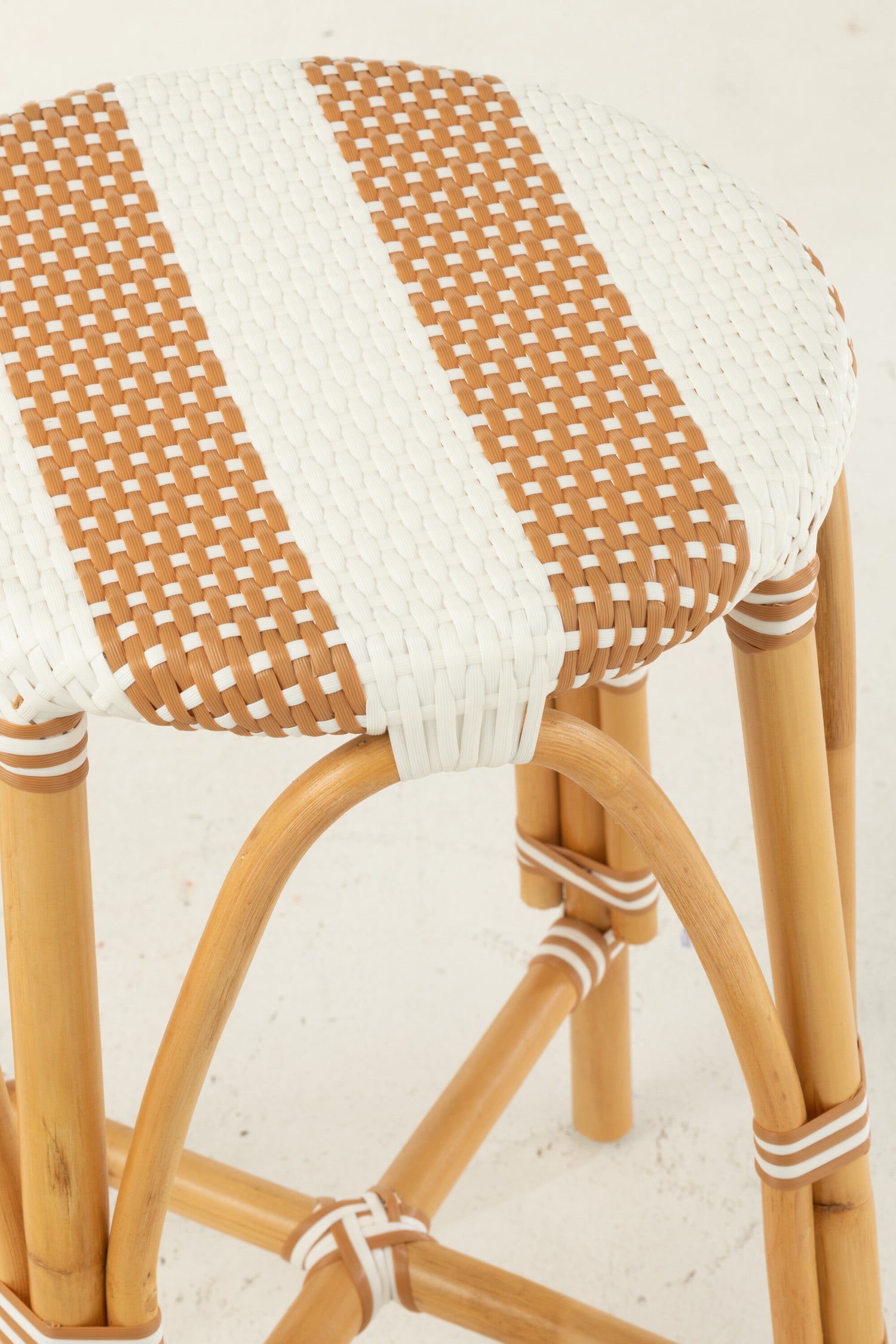 Kruk Rotan Beige/Wit Groot