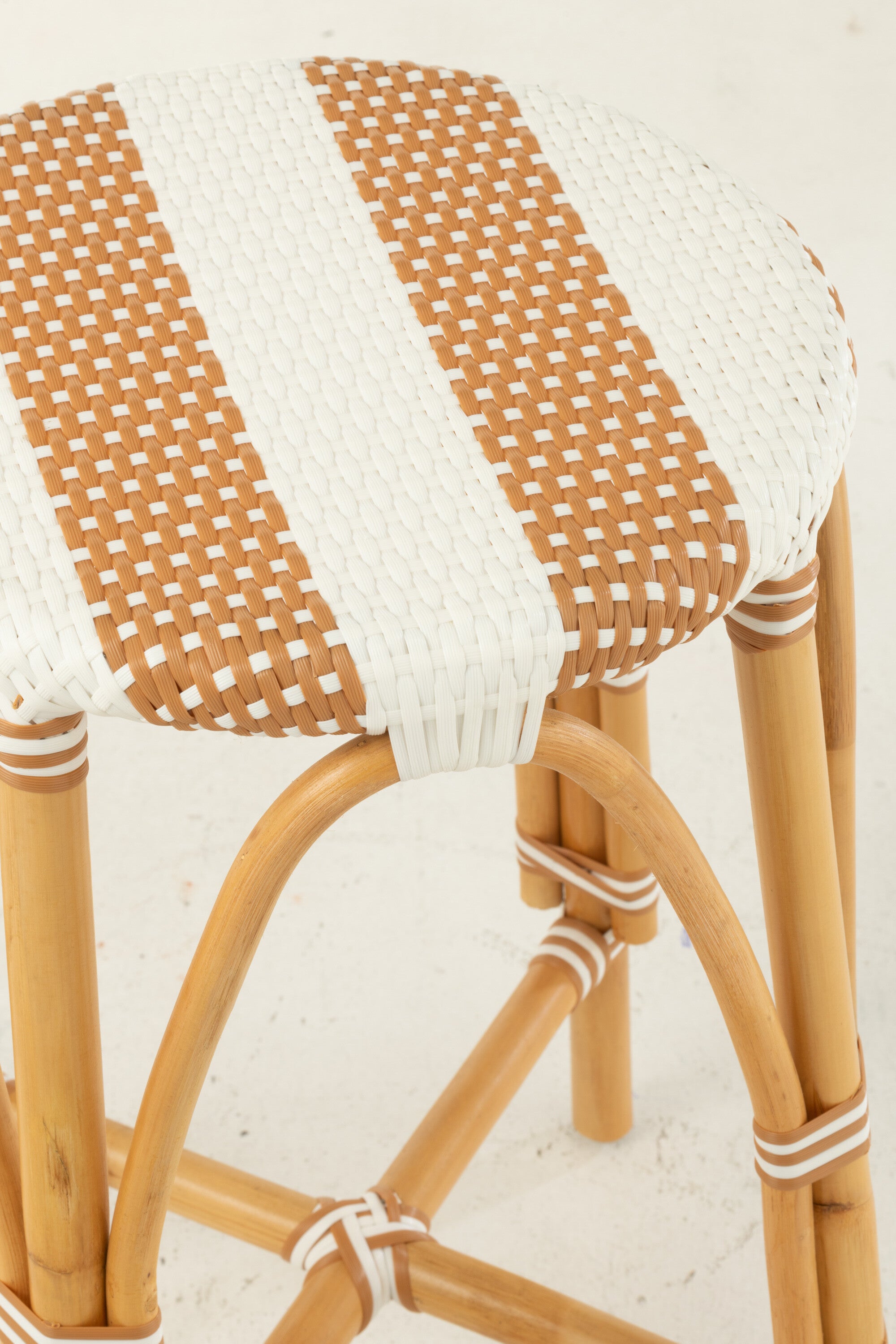 Kruk Rotan Beige/Wit Groot