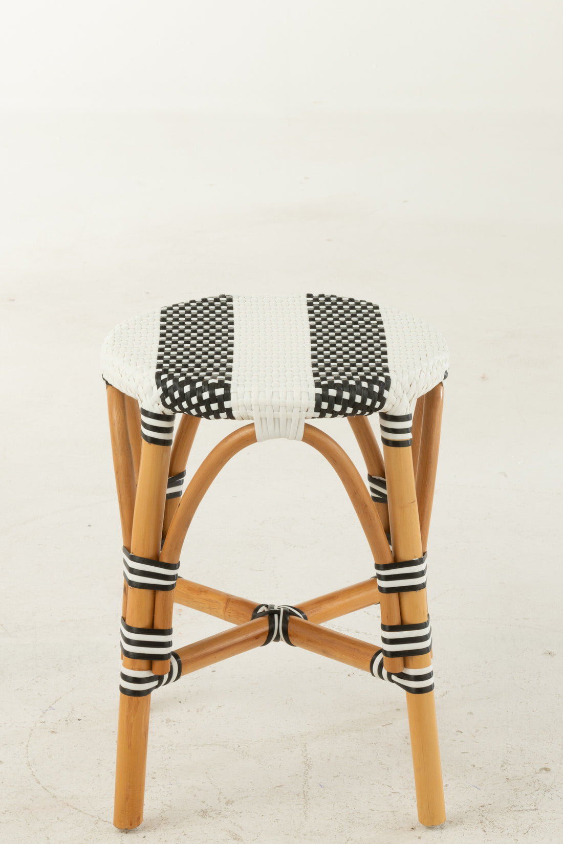 Kruk Rotan Zwart/Wit Klein