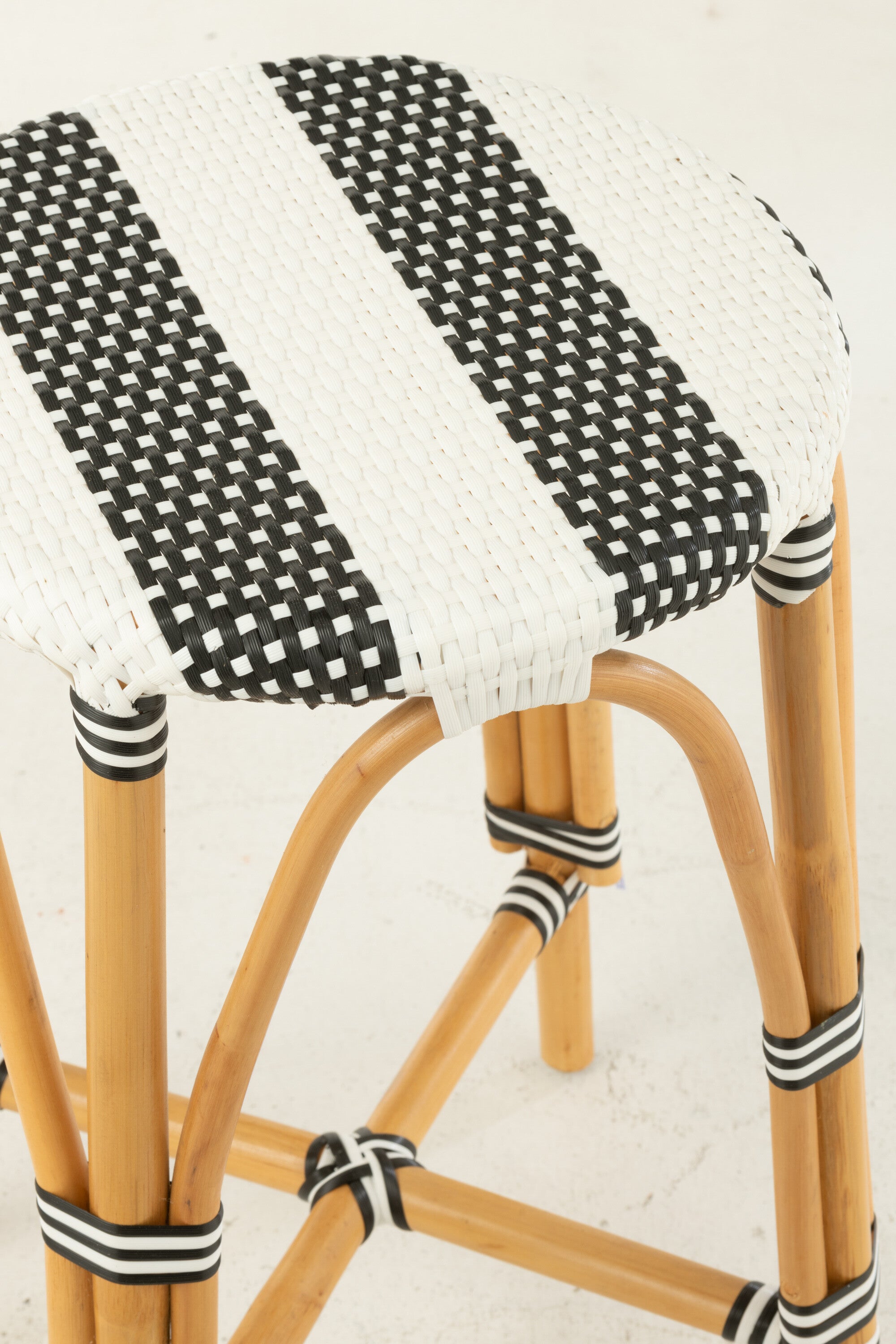 Kruk Rotan Zwart/Wit Groot