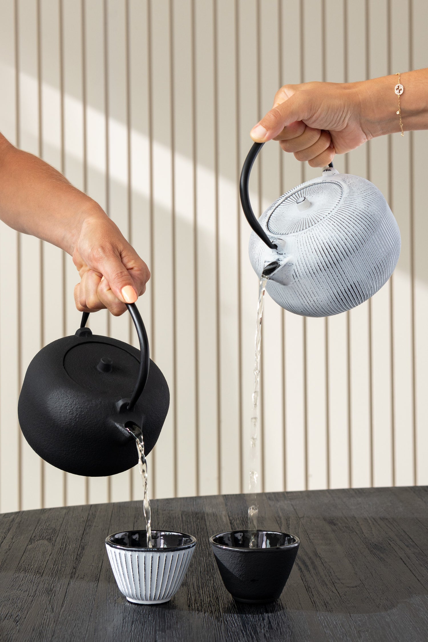 Doos van 1 theepot metaal zwart assortiment 2