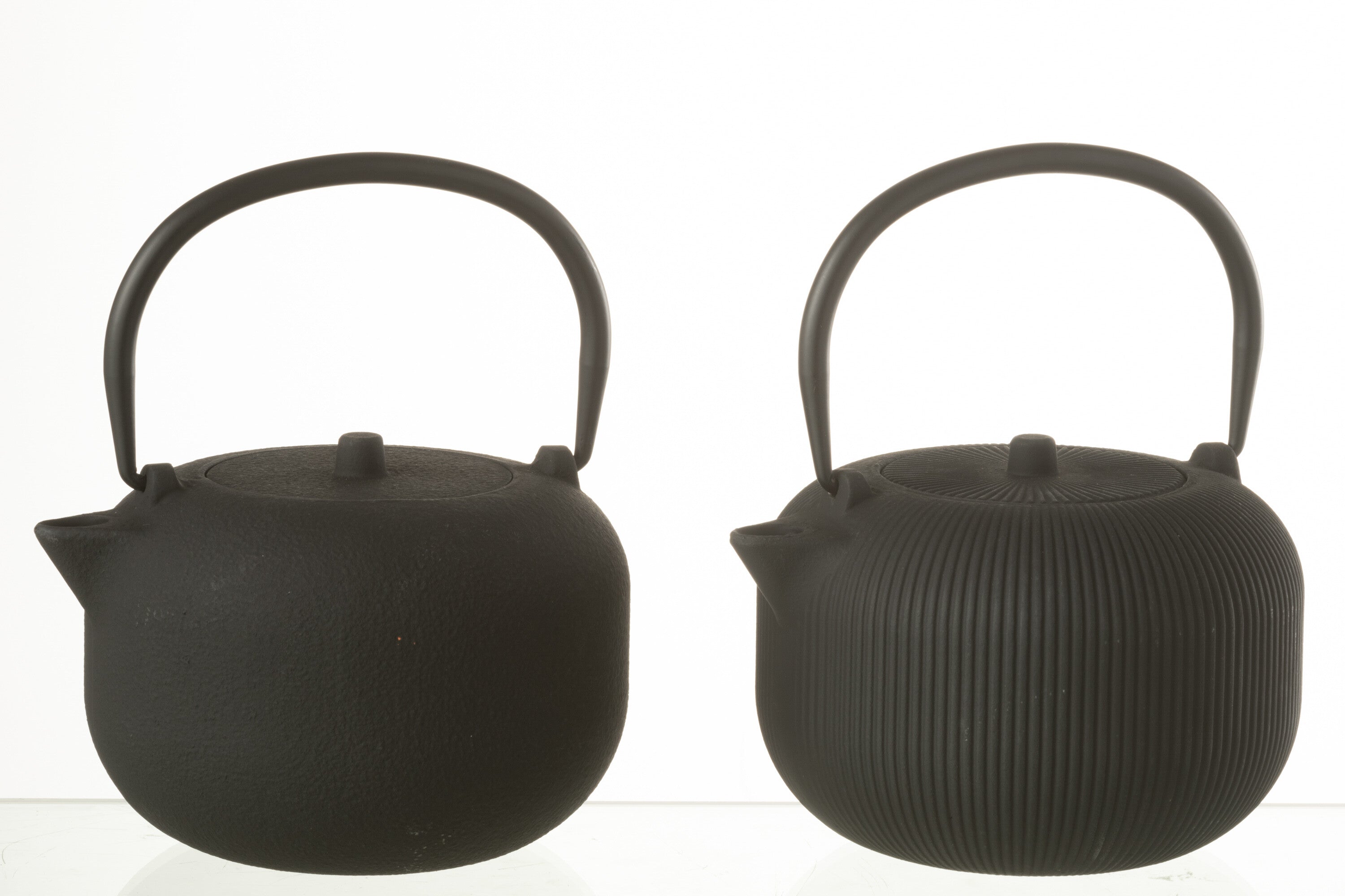 Doos van 1 theepot metaal zwart assortiment 2