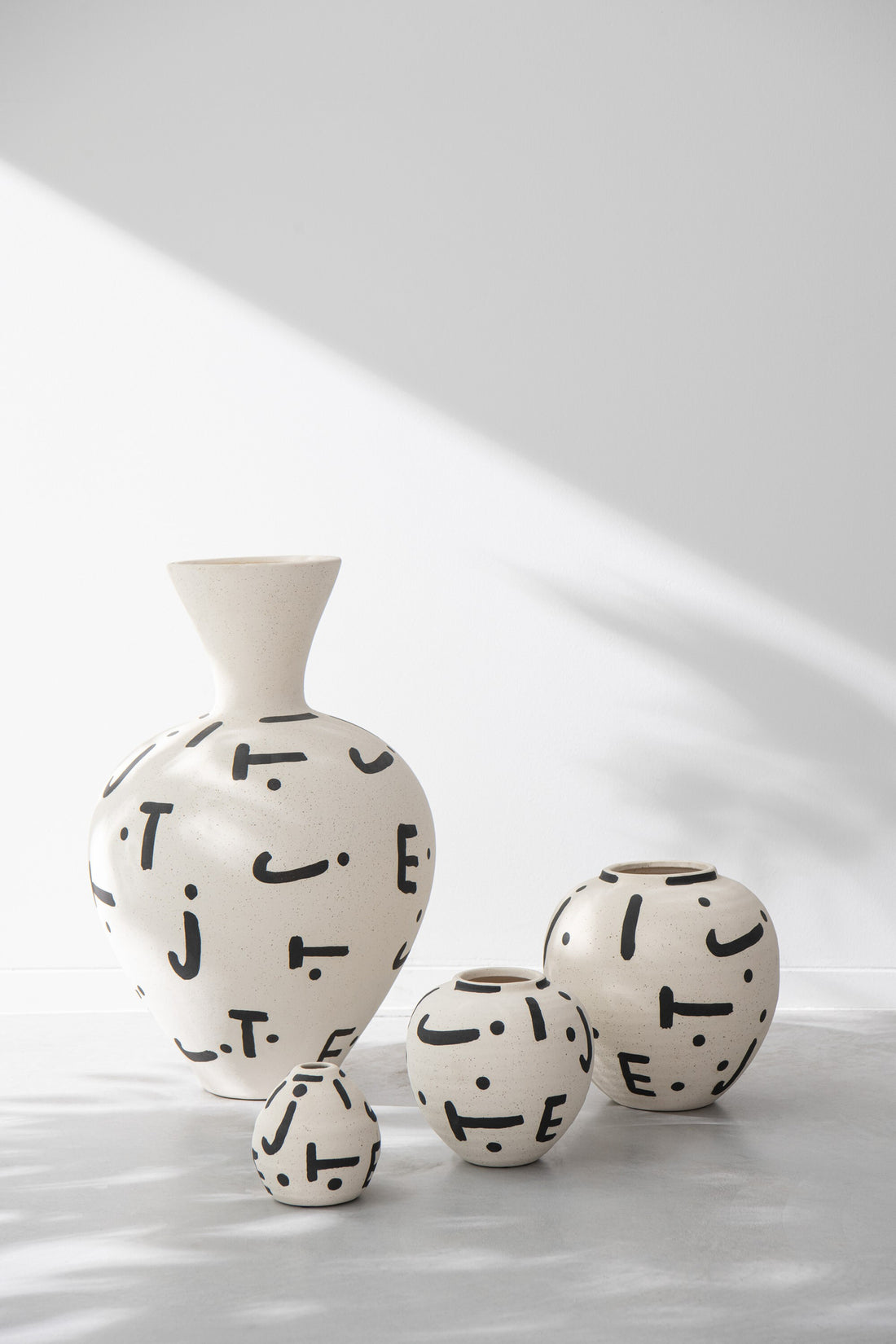 Vase Kira Round Stoneware White/Black Small