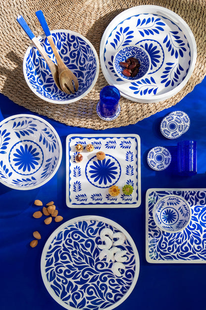 Set van 4 onderzetters bloemenpatroon mangohout blauw/wit