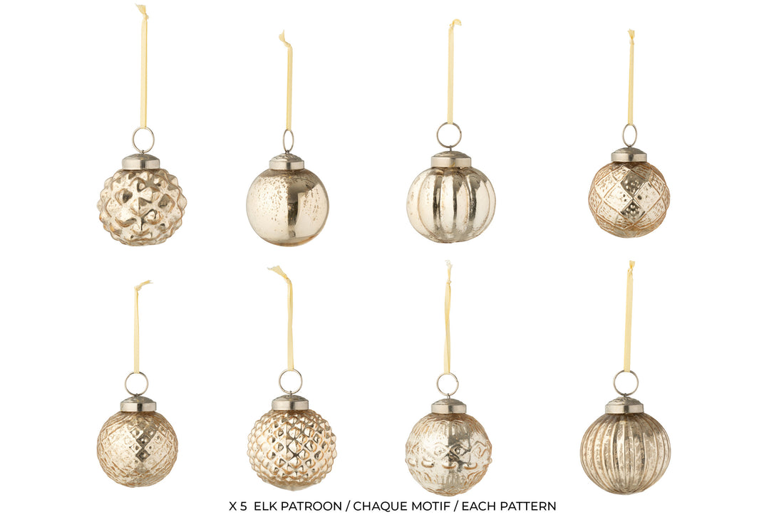 Doos van 40 kerstballen 8 patronen glas goudkleurig