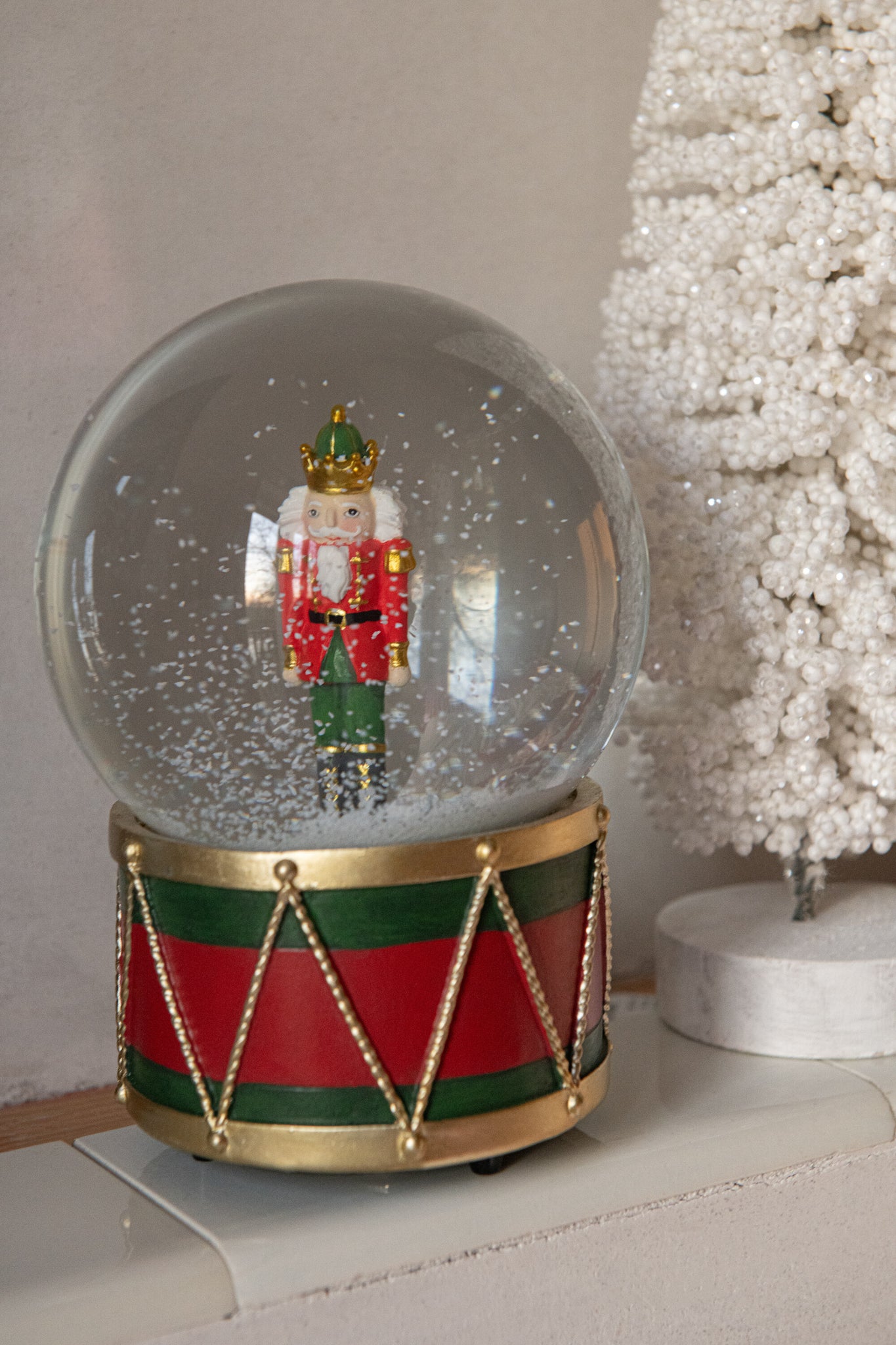 Water Globe Notenkraker Limoenpoeder Kerst Rood/Donkergroen