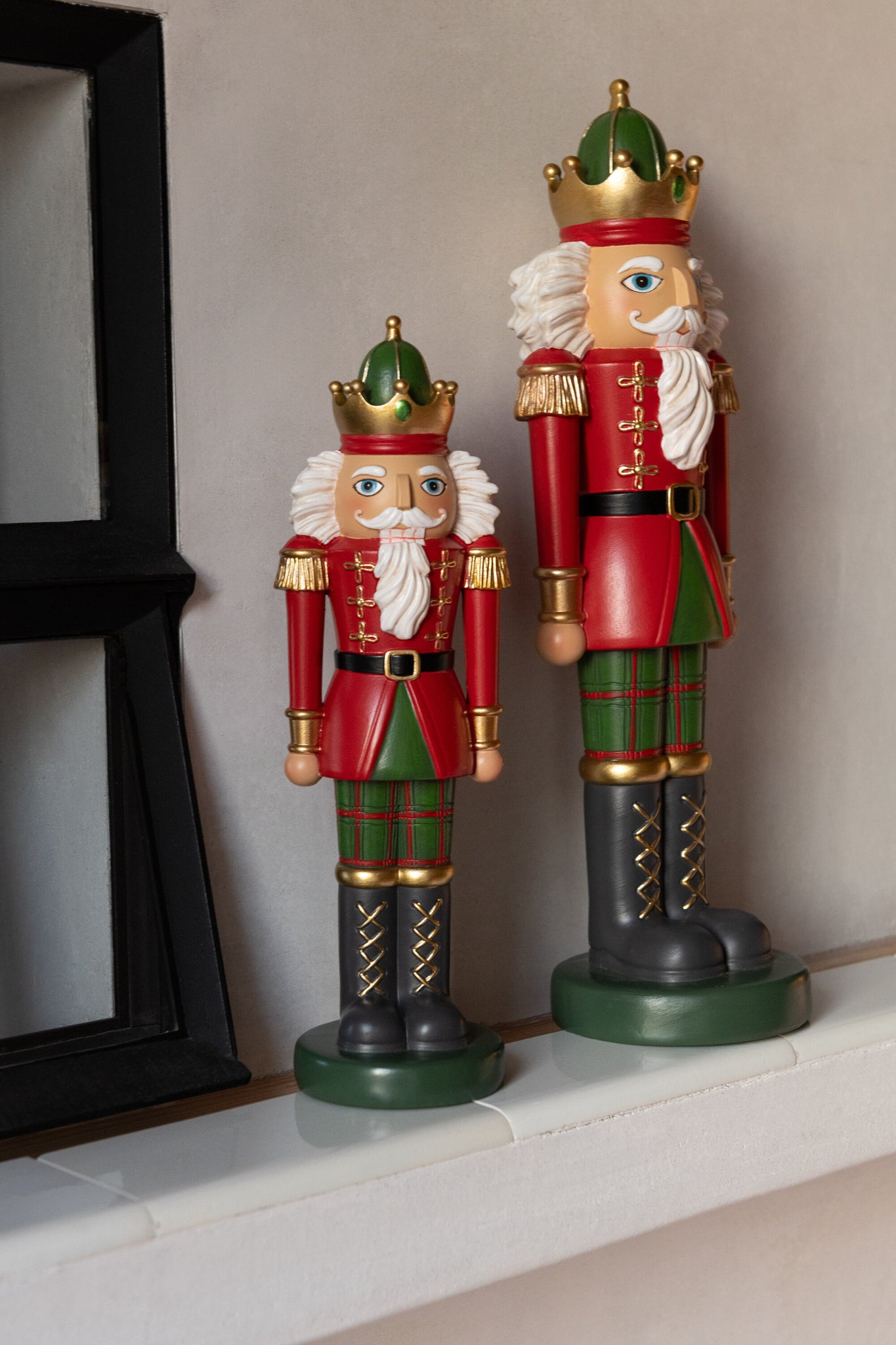 Notenkraker op voet Limepoeder Kerst Rood/Donkergroen Groot