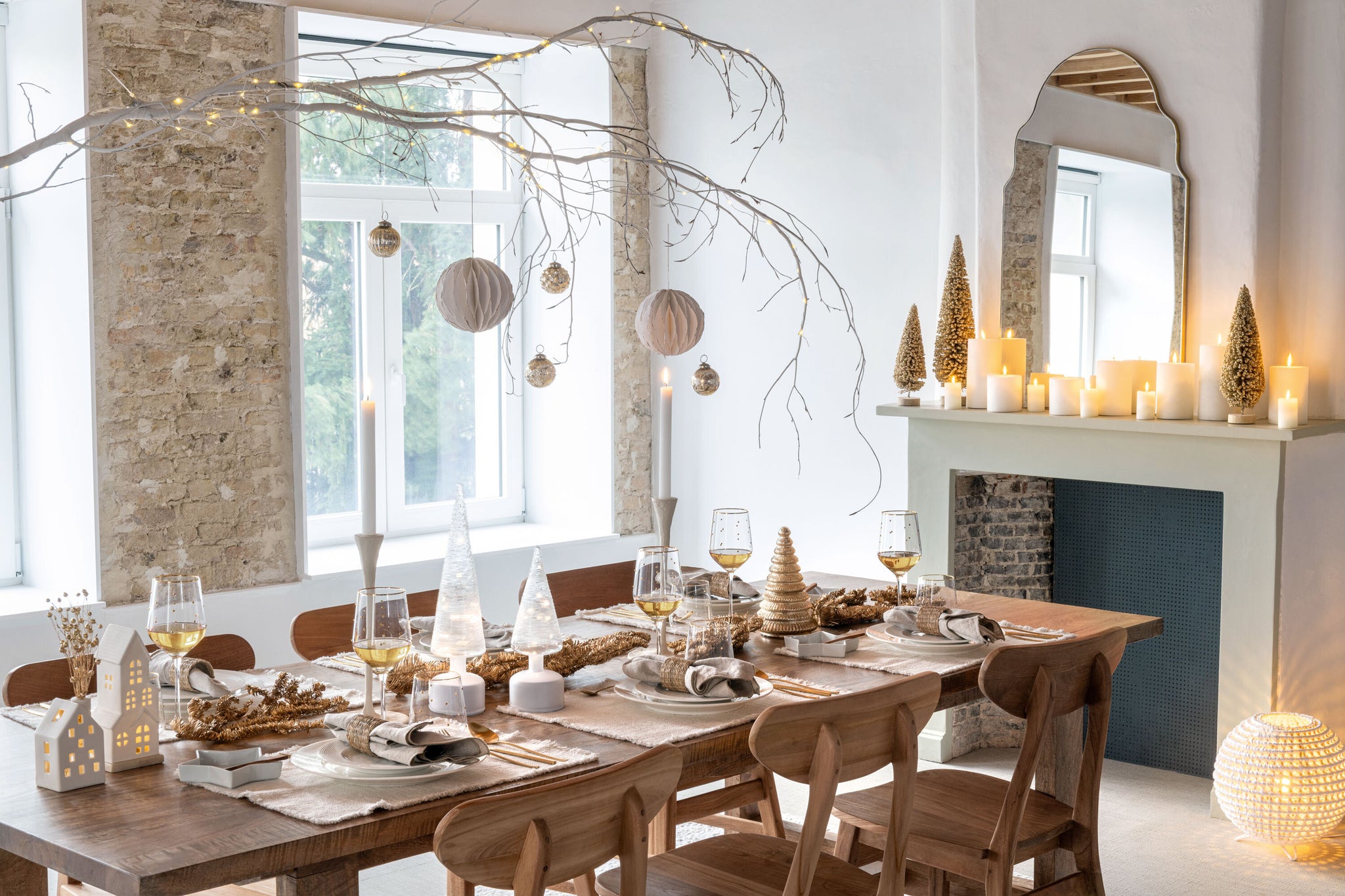Kerstboom op metalen/papieren voet wit groot