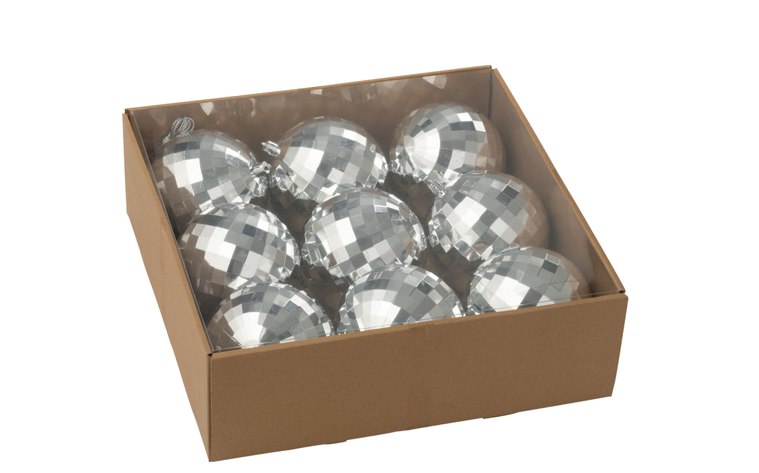 Doos met 9 kerstbal discoballen van plastic in zilverkleurige uitvoering.
