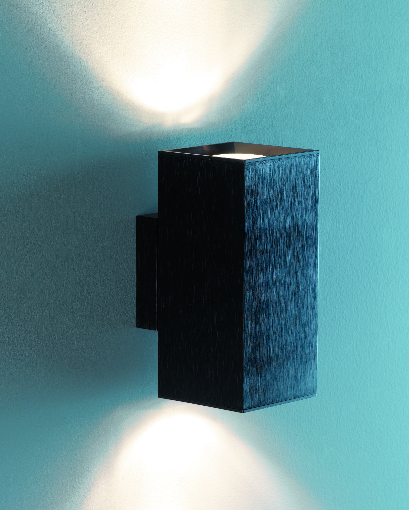 Dau 80 wandlamp 2 x GU10 geborsteld zwart aluminium