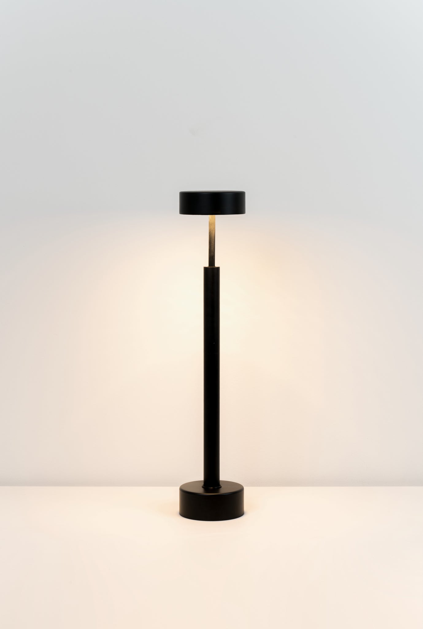 Peak tafellamp LED PCB getextureerd zwart