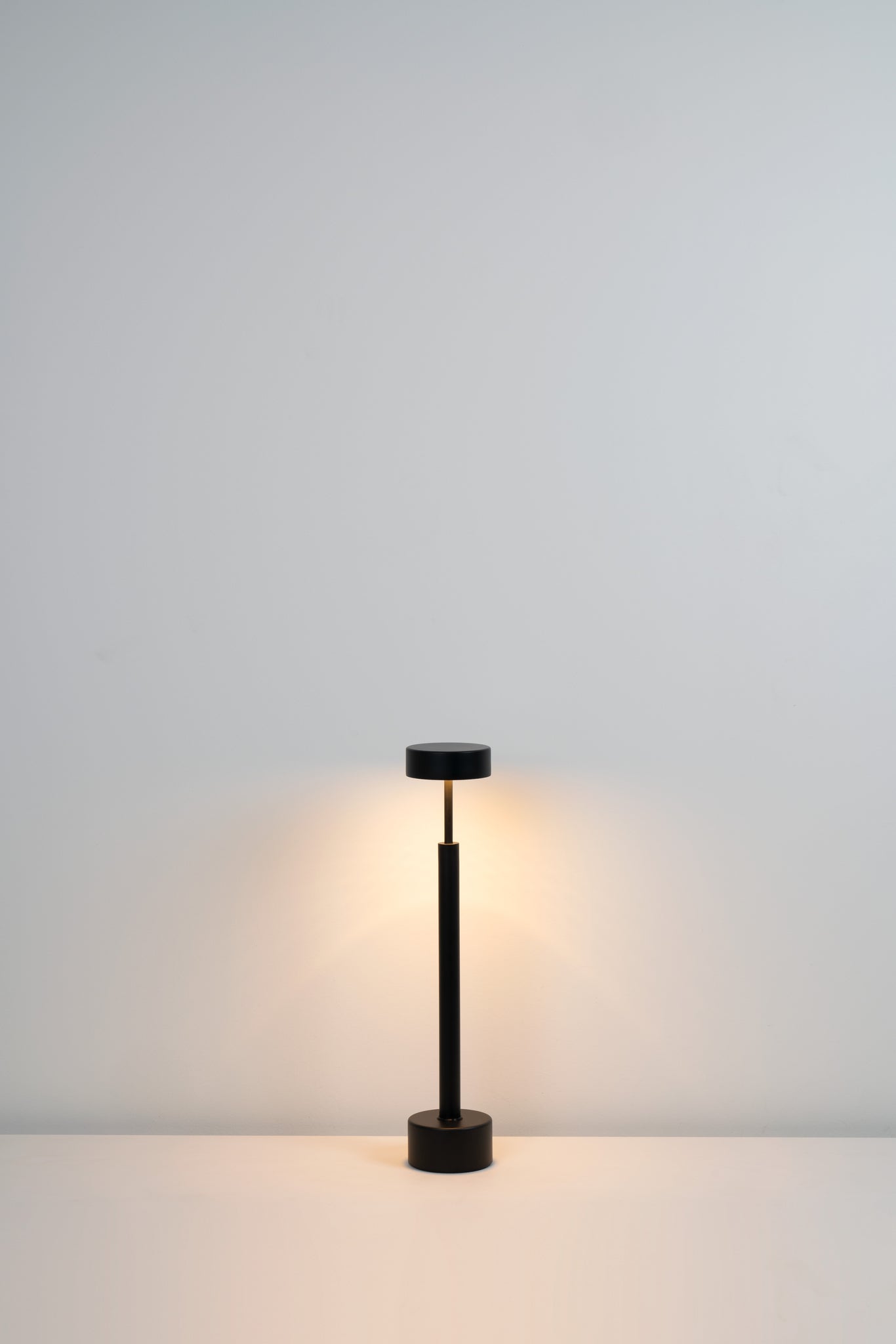Peak tafellamp LED PCB getextureerd zwart