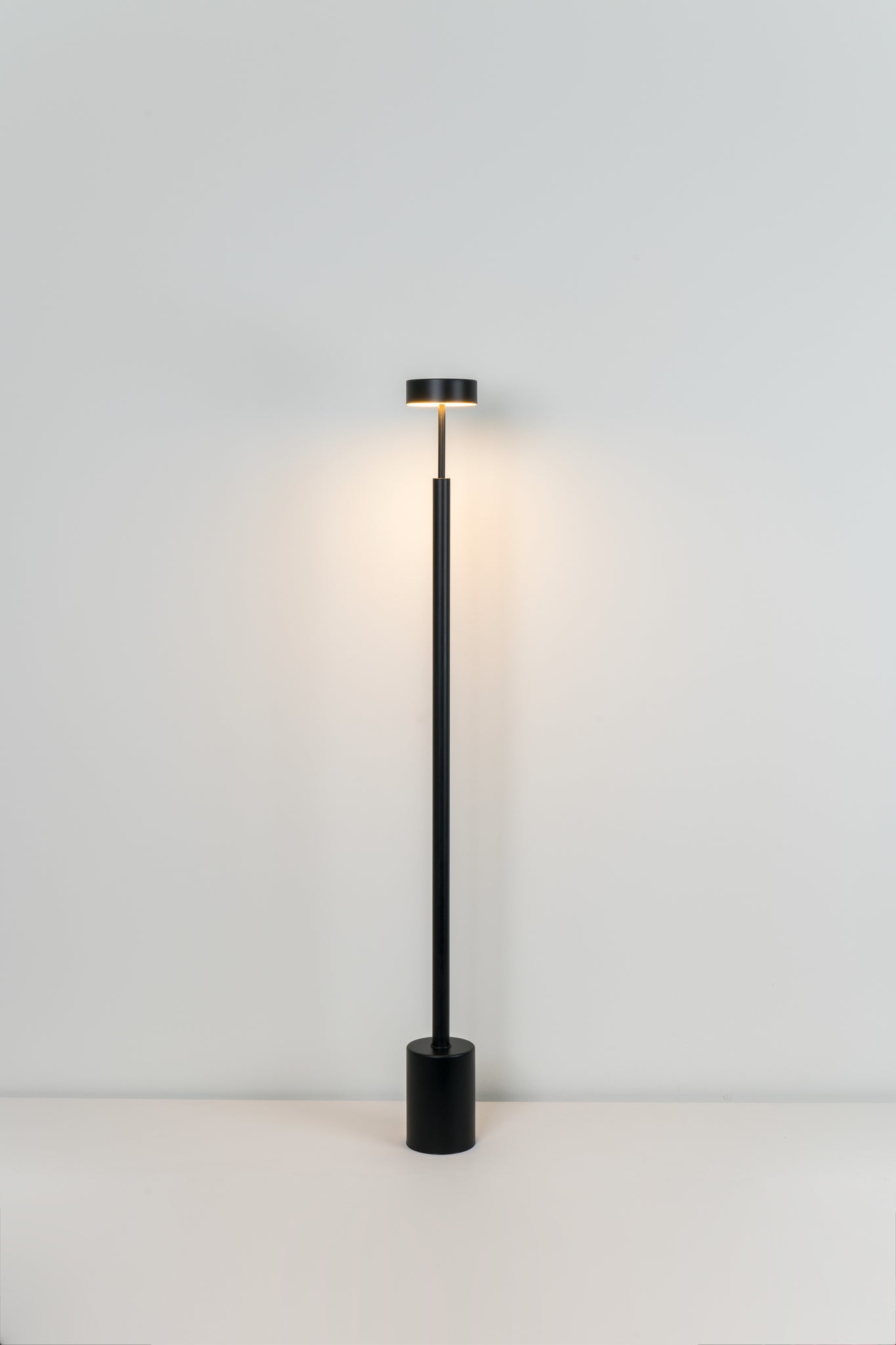 Peak vloerlamp H.130 cm LED PCB gestructureerd zwart