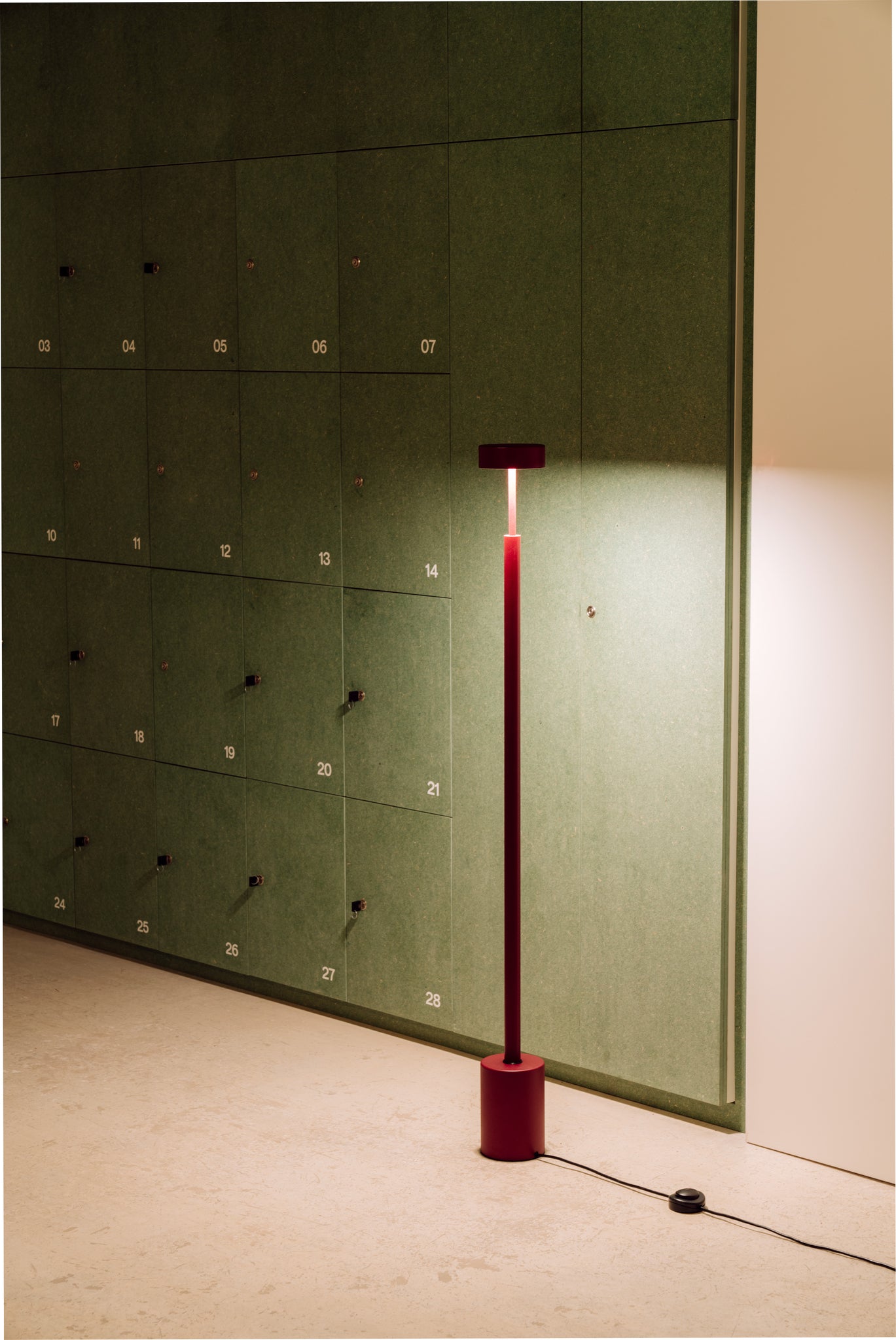 Peak vloerlamp h.130 cm LED PCB gestructureerd bordeaux