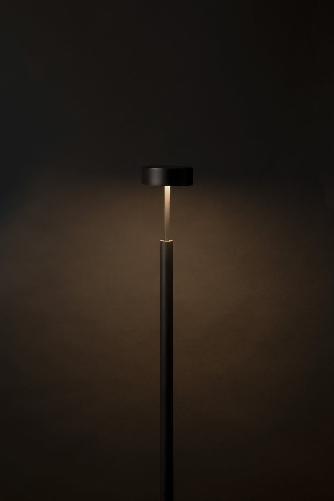 Peak vloerlamp H.170 cm LED PCB zwart met structuur