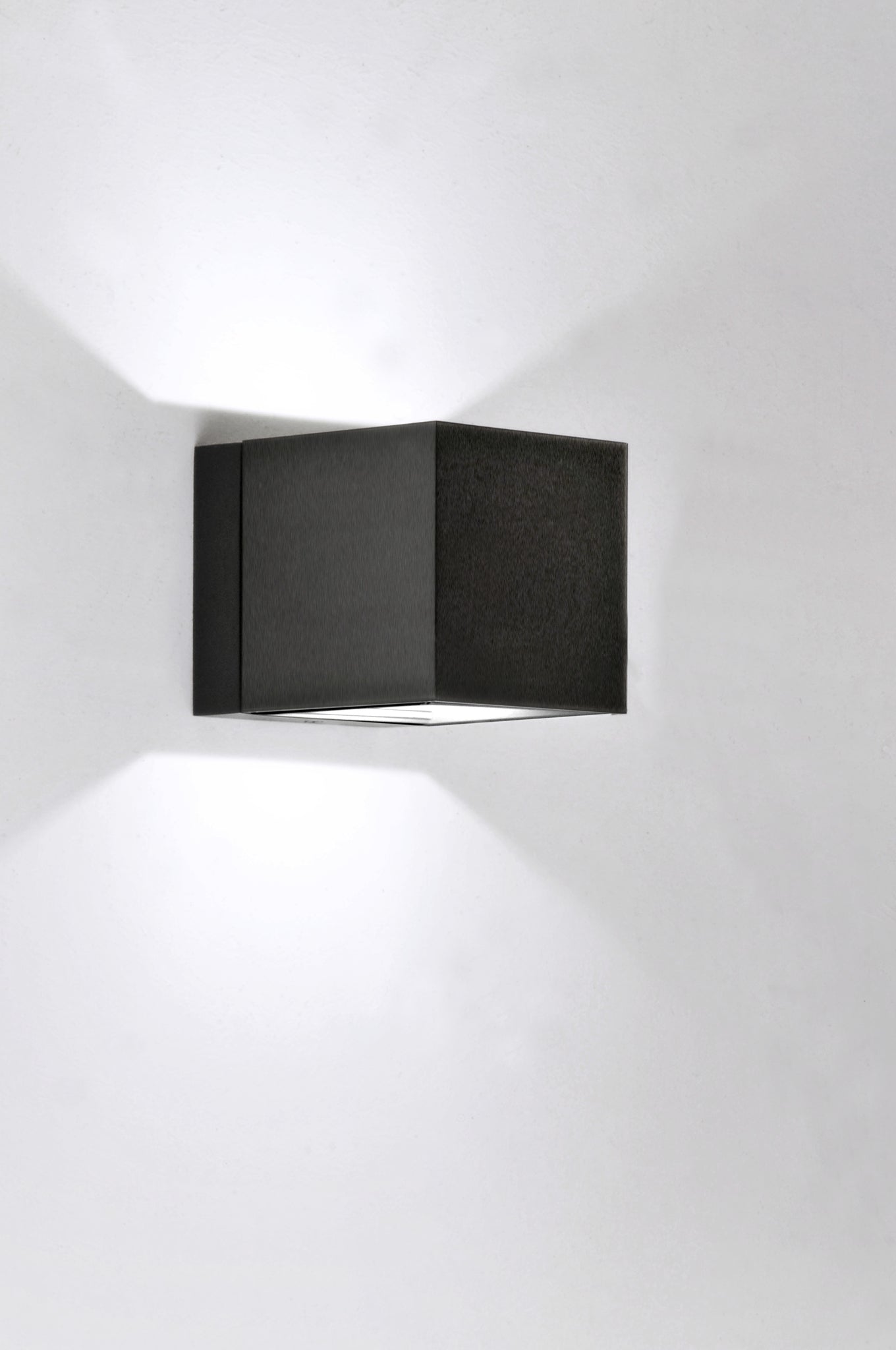 Dau 80 Wandlamp 2 x LED DOB geborsteld zwart aluminium