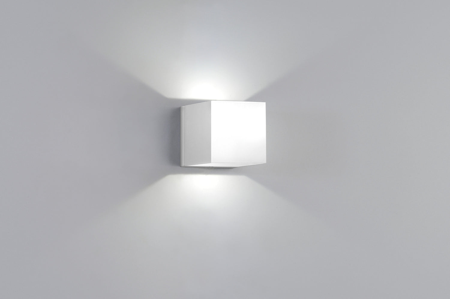 Dau 50 wandlamp 2 x LED DOB gestructureerd wit