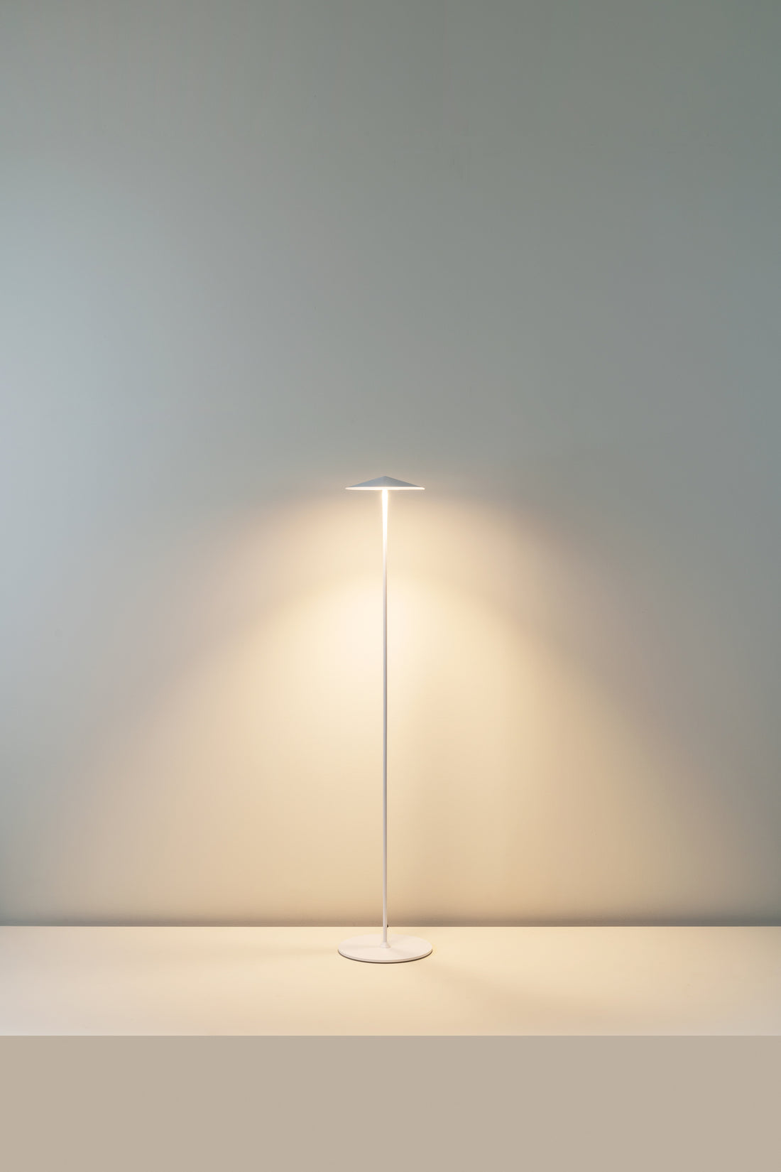 Pla vloerlamp 120 wit met structuur