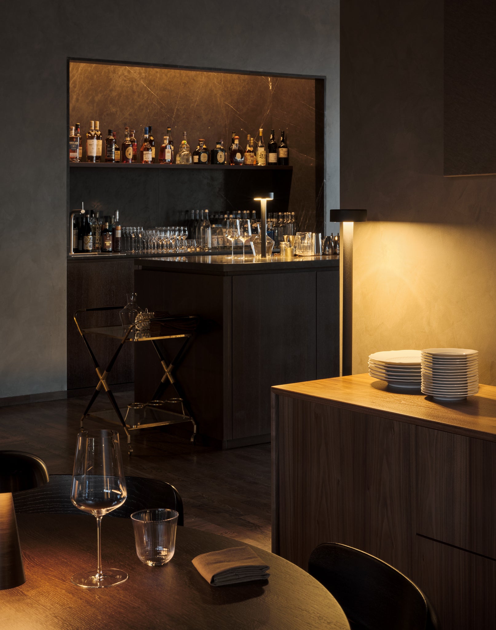 Peak Lane tafellamp met LED-printplaat om aan tafel te bevestigen