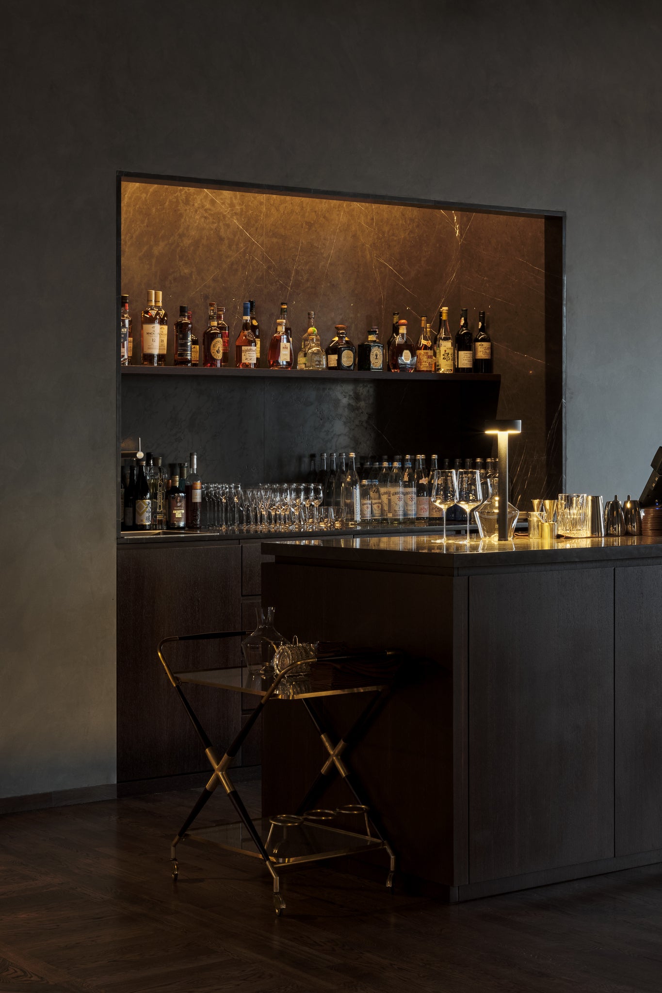 Peak Lane tafellamp met LED-printplaat om aan tafel te bevestigen