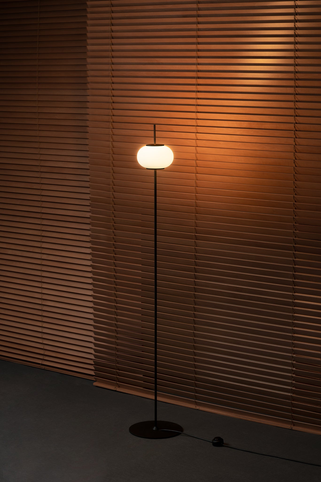 Astros vloerlamp 2 x G9 H. 135 cm gestructureerd zwart