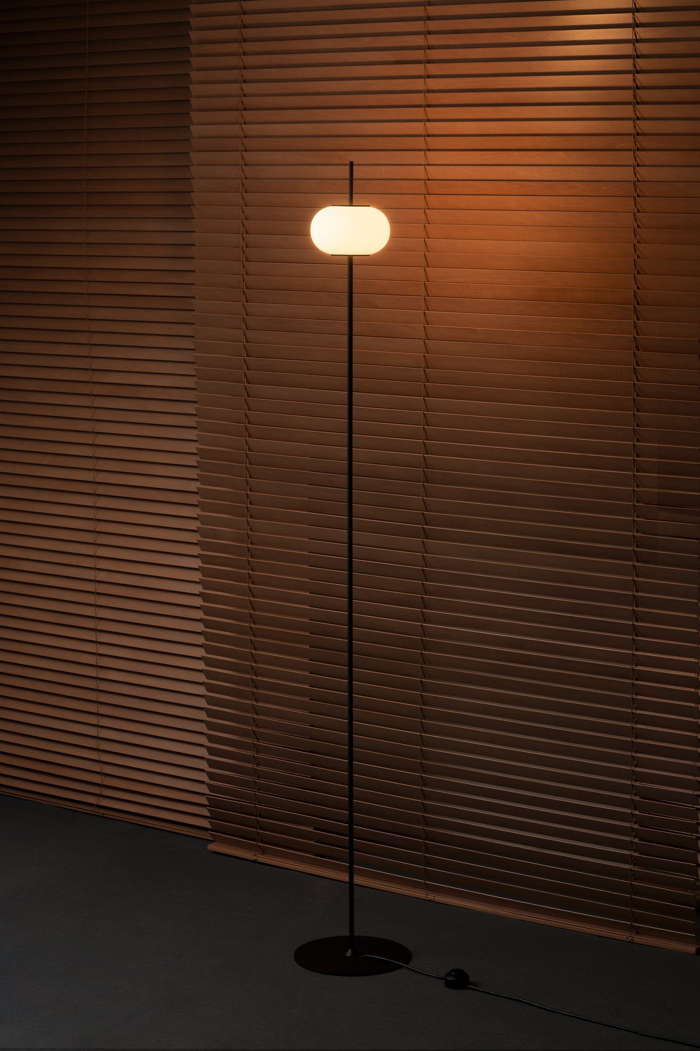 Astros vloerlamp 2 x G9 H. 160 cm gestructureerd zwart