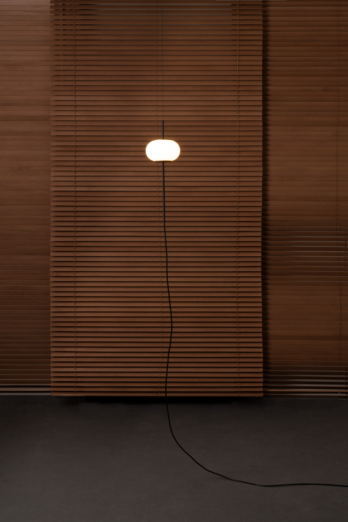 Astros hang- en vloerlamp, gestructureerd zwart