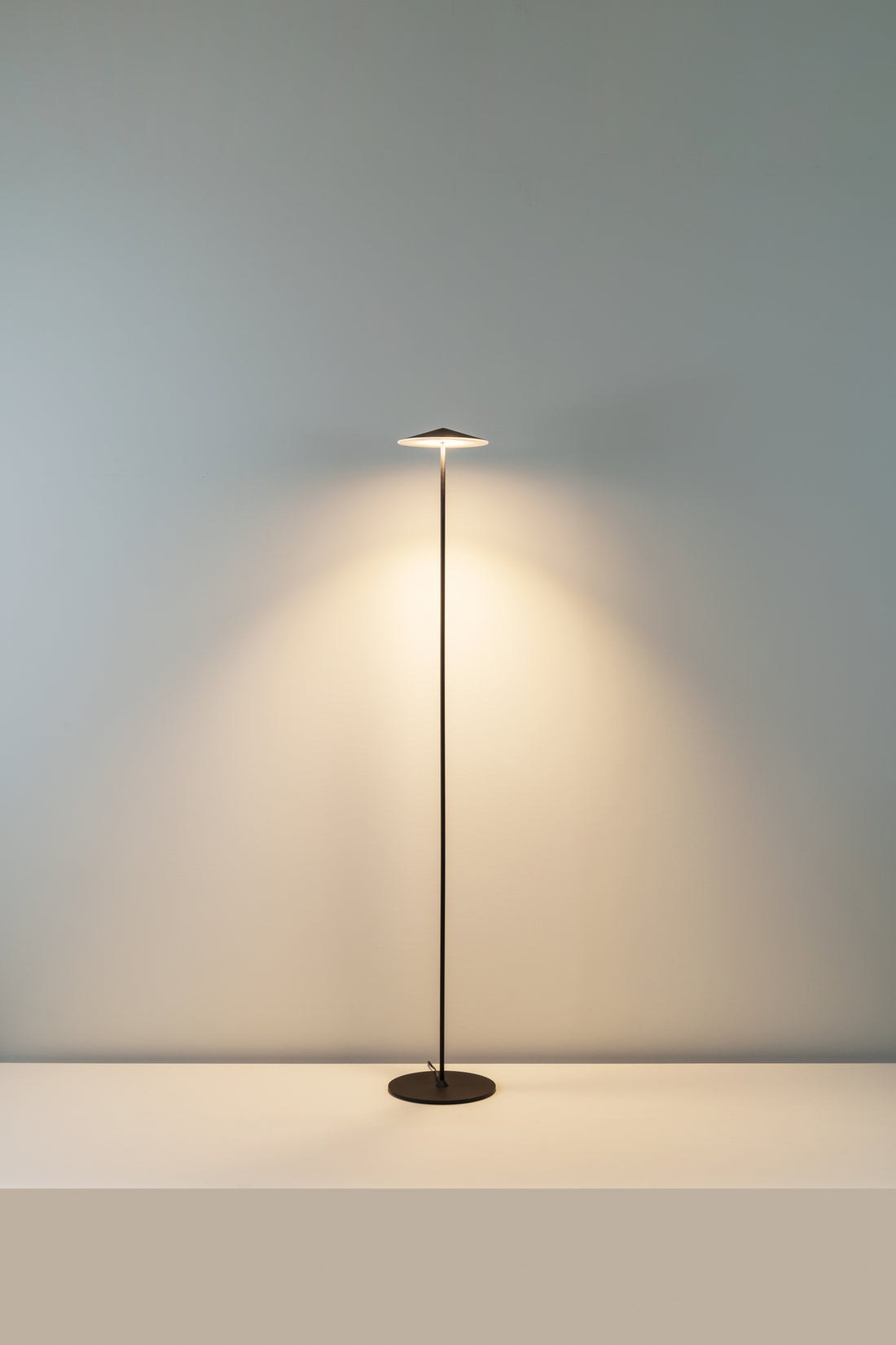Pla vloerlamp 160 wit met structuur