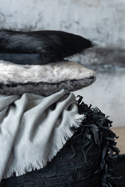 J-Line kussen Geitevel - imitatiebont - zwart