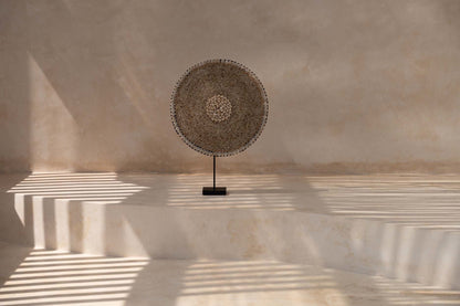 De Shell Guadeloupe on Stand - Natural White