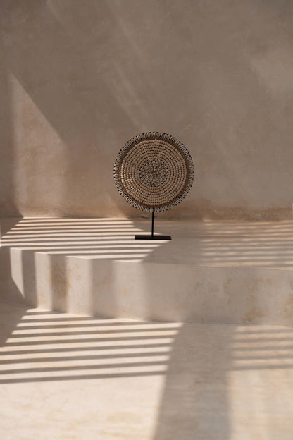 De Shell Martinique on Stand - Natural White