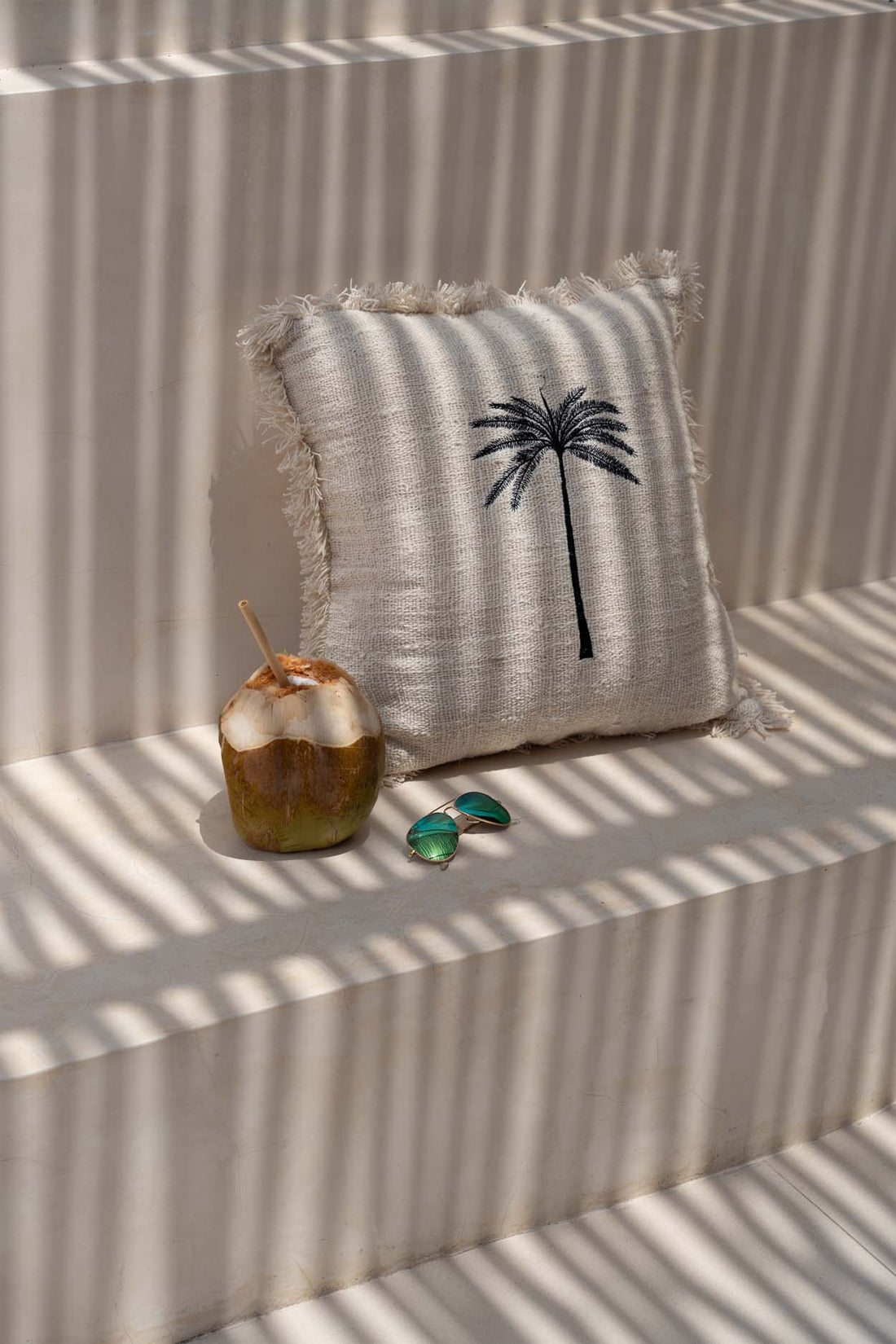 De Gili Palm Kussenhoes - Natuurlijk Zwart