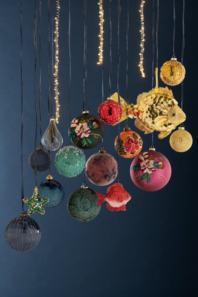 Doos met 4 kerstballen van glas, mat antiek azuurblauw, groot.