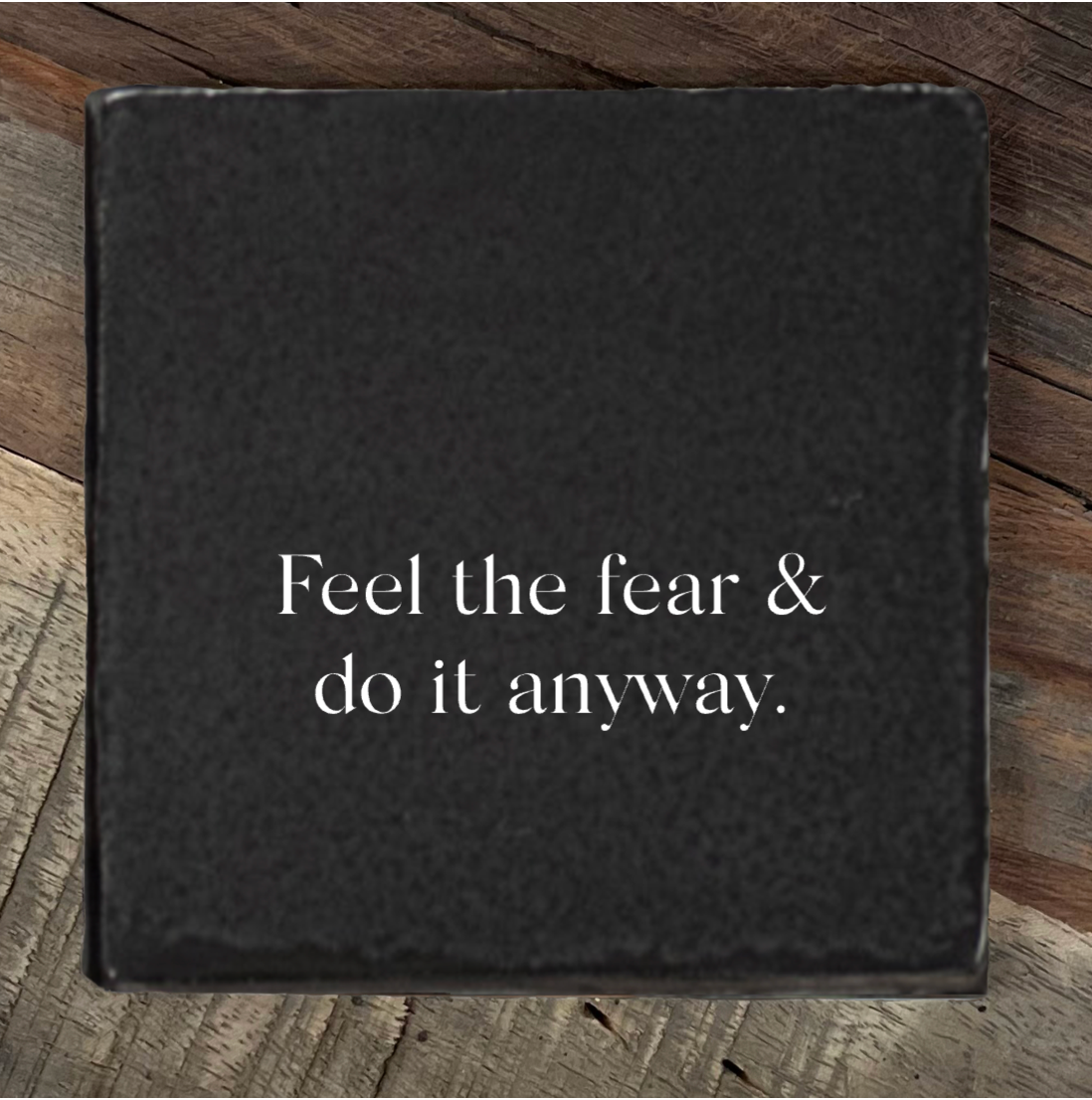 Label2X Tegeltje feel the fear woonaccessoires homedecoratie