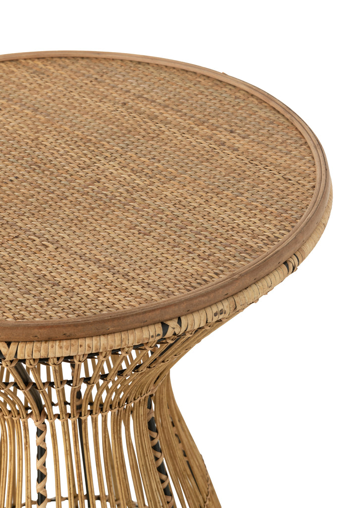 Sidetable met ronde groeven van natuurlijk rattan.