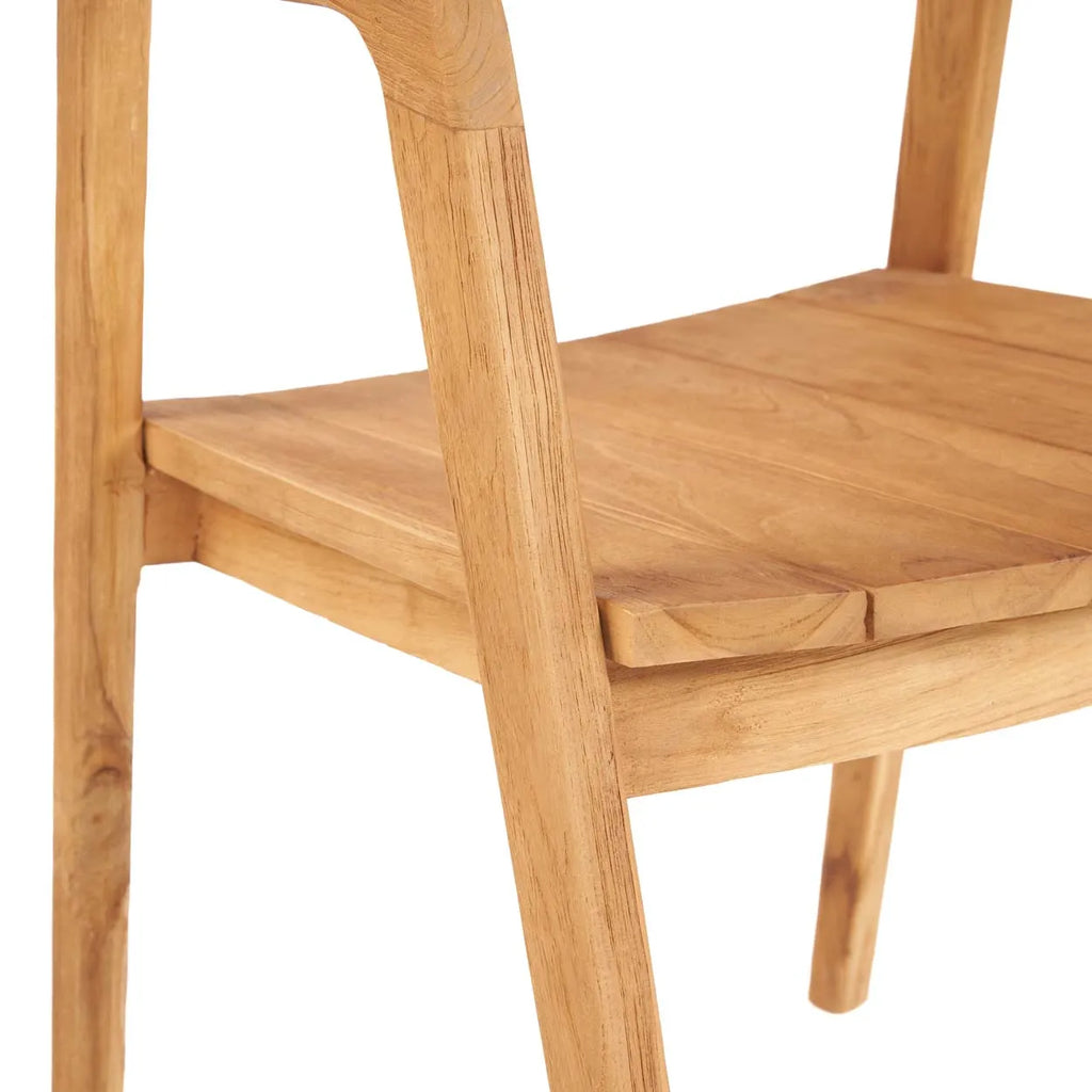 De  Nihi Oka Dining Chair - buiten