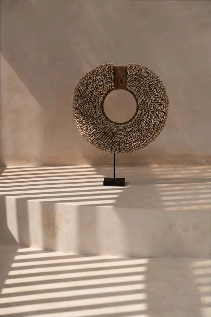 De Shell Corsica on Stand - Natural